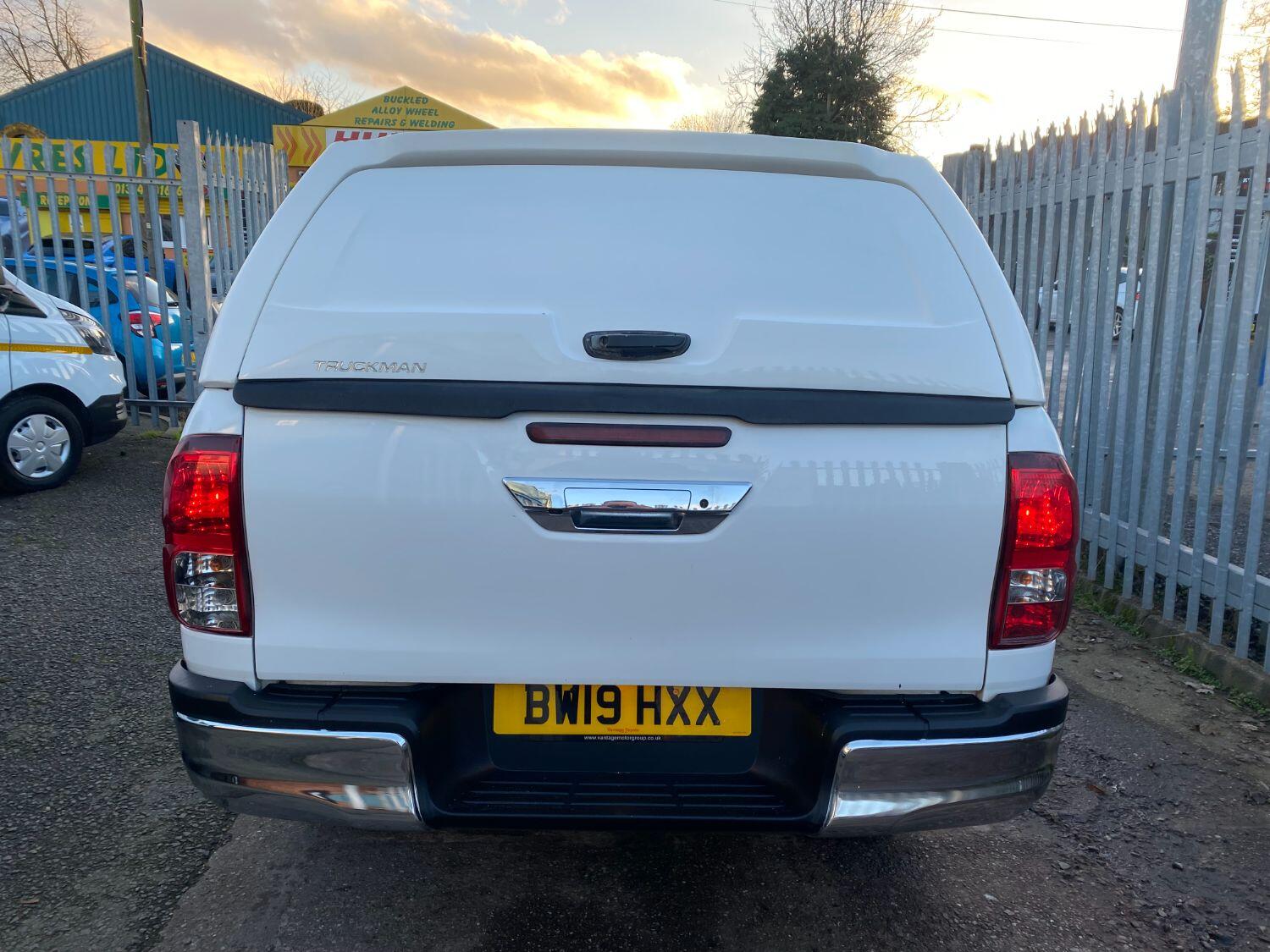 SOLD - Used TOYOTA HILUX 2019 White in Kingswinford, West Midlands ...