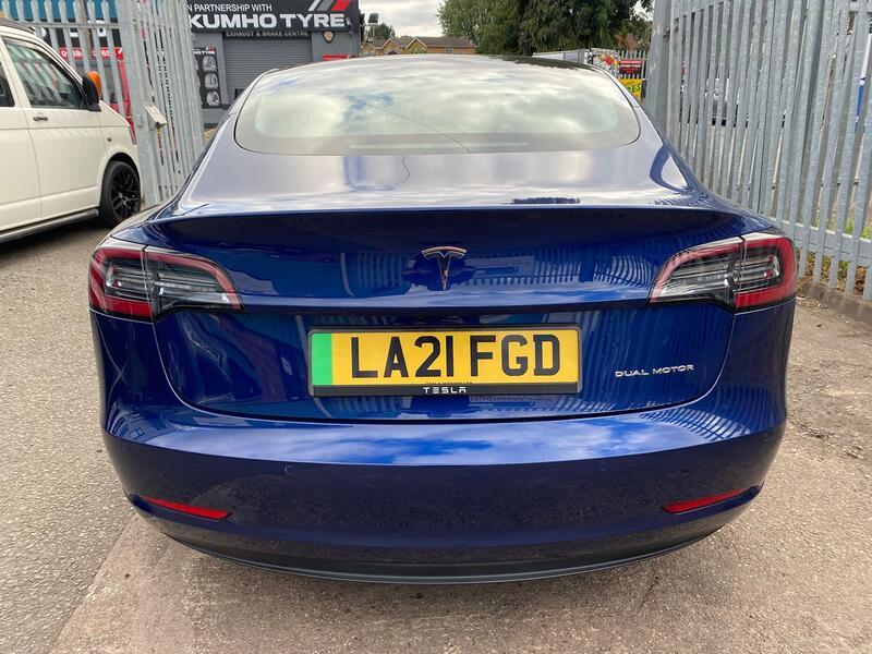 TESLA MODEL 3
