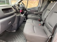 VAUXHALL VIVARO