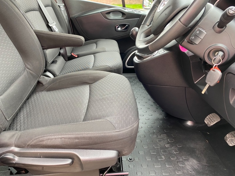 VAUXHALL VIVARO