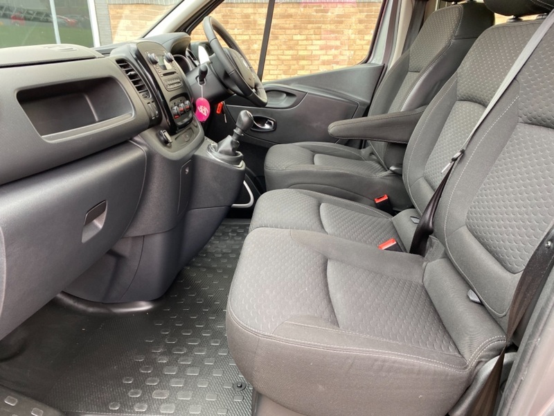 VAUXHALL VIVARO