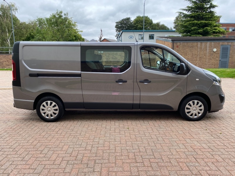 VAUXHALL VIVARO