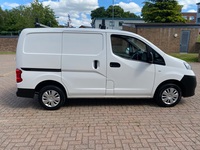 NISSAN NV200