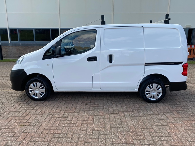 NISSAN NV200