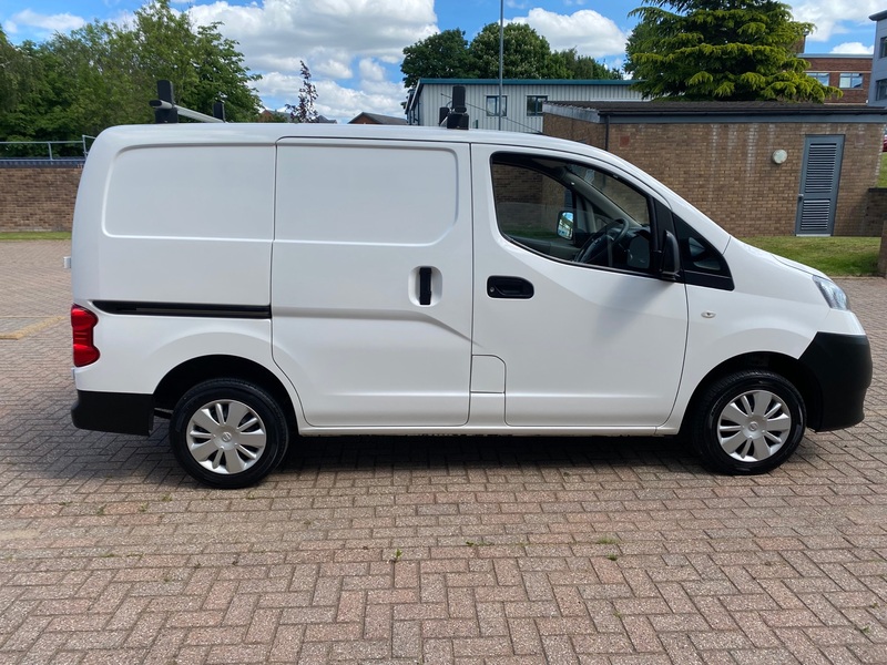 NISSAN NV200