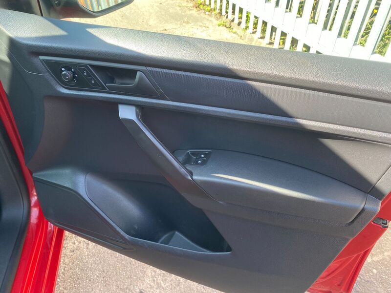 VOLKSWAGEN CADDY