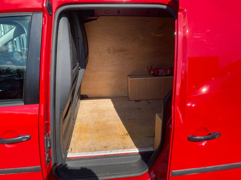 VOLKSWAGEN CADDY
