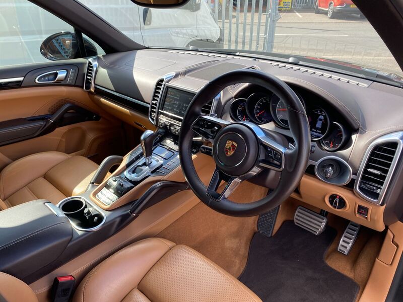 PORSCHE CAYENNE