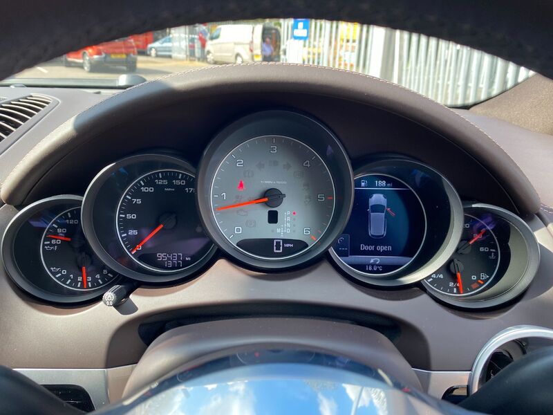 PORSCHE CAYENNE